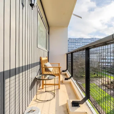 Stmaur Equipped With Elevator דירה *