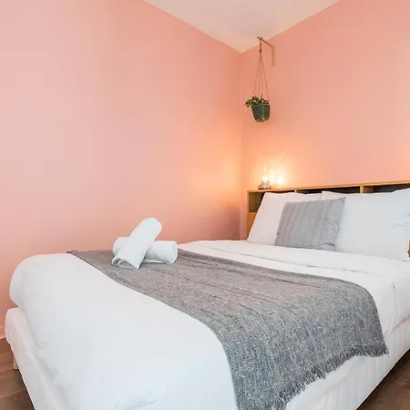 Stmaur Equipped With Elevator Lejlighed *