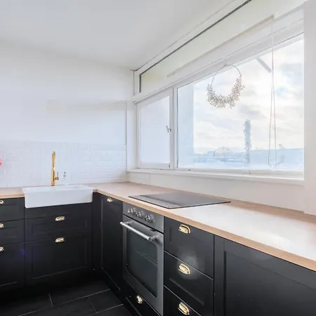 Stmaur Equipped With Elevator Apartman